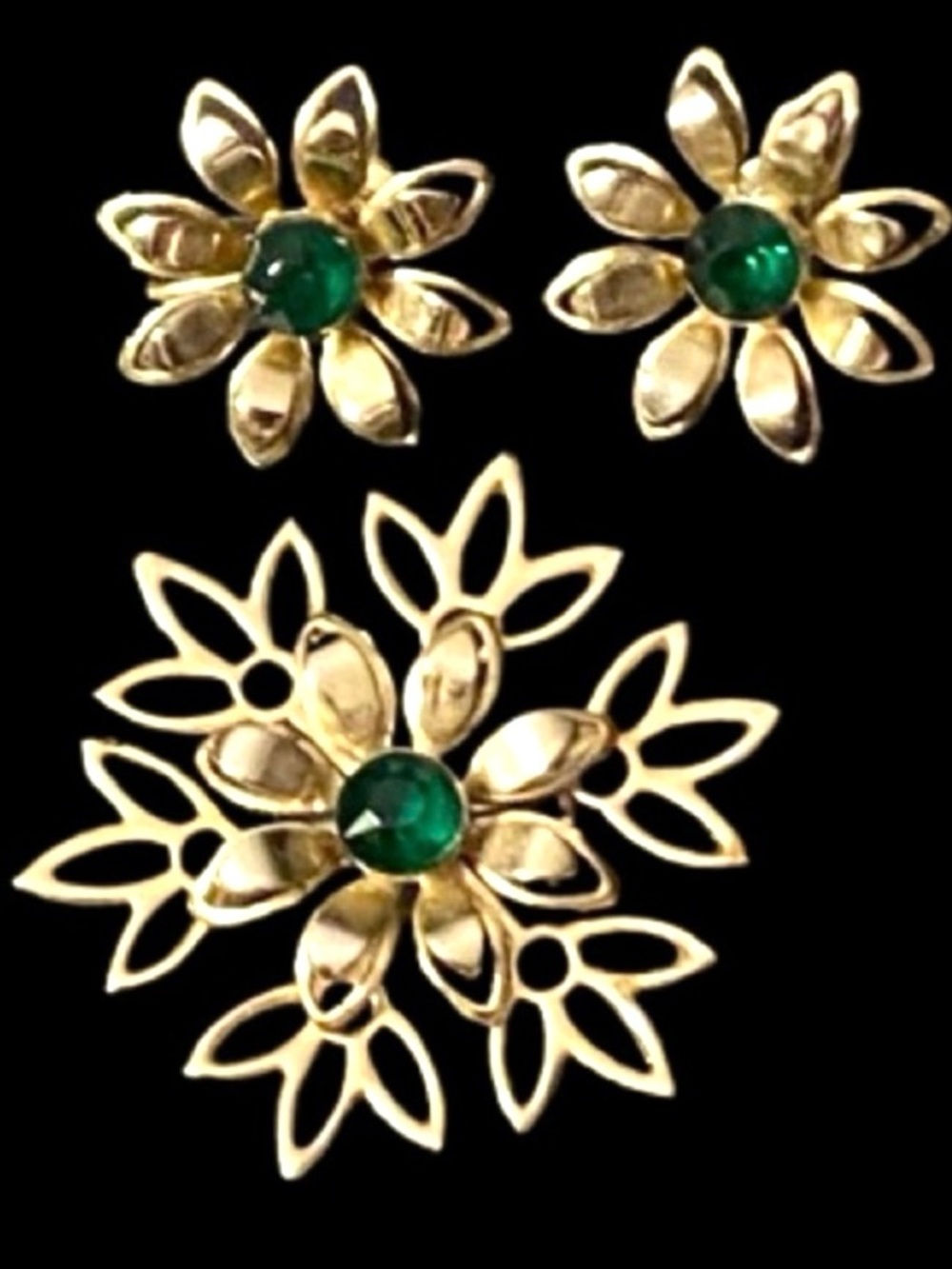 Vintage Gold Metal And Green Glass Floral Jewelry Set Earrings Brooch MCM